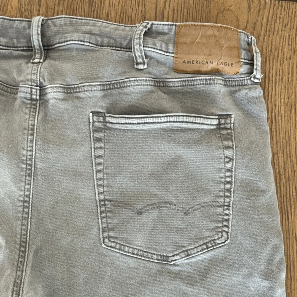 American Eagle “AirFlex+” Slim Straight Jeans – Grey Wash – Men’s 38x30